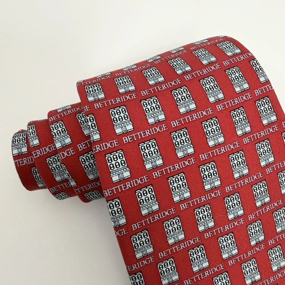 Vineyard Vines Men's Tie Betteridge Red 100% Satin Silk USA 3.5